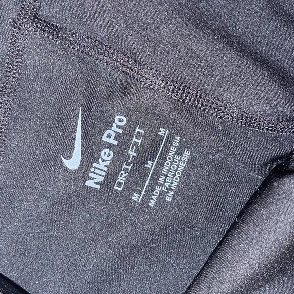 NIKE Pro black legging/excellent condition/WM/inseam-25 - Picture 2 of 3